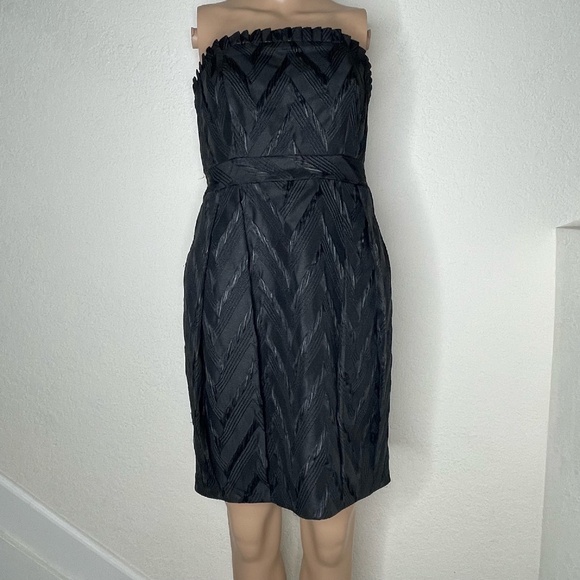 Alice + Olivia Strapless Chevron Mini Cocktail Dress Size XS Black - Picture 1 of 13